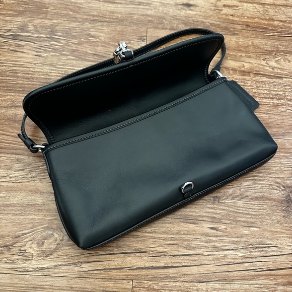 Coach Hamptons Glovetanned Black Shoulder Bag - Picture 4 of 7